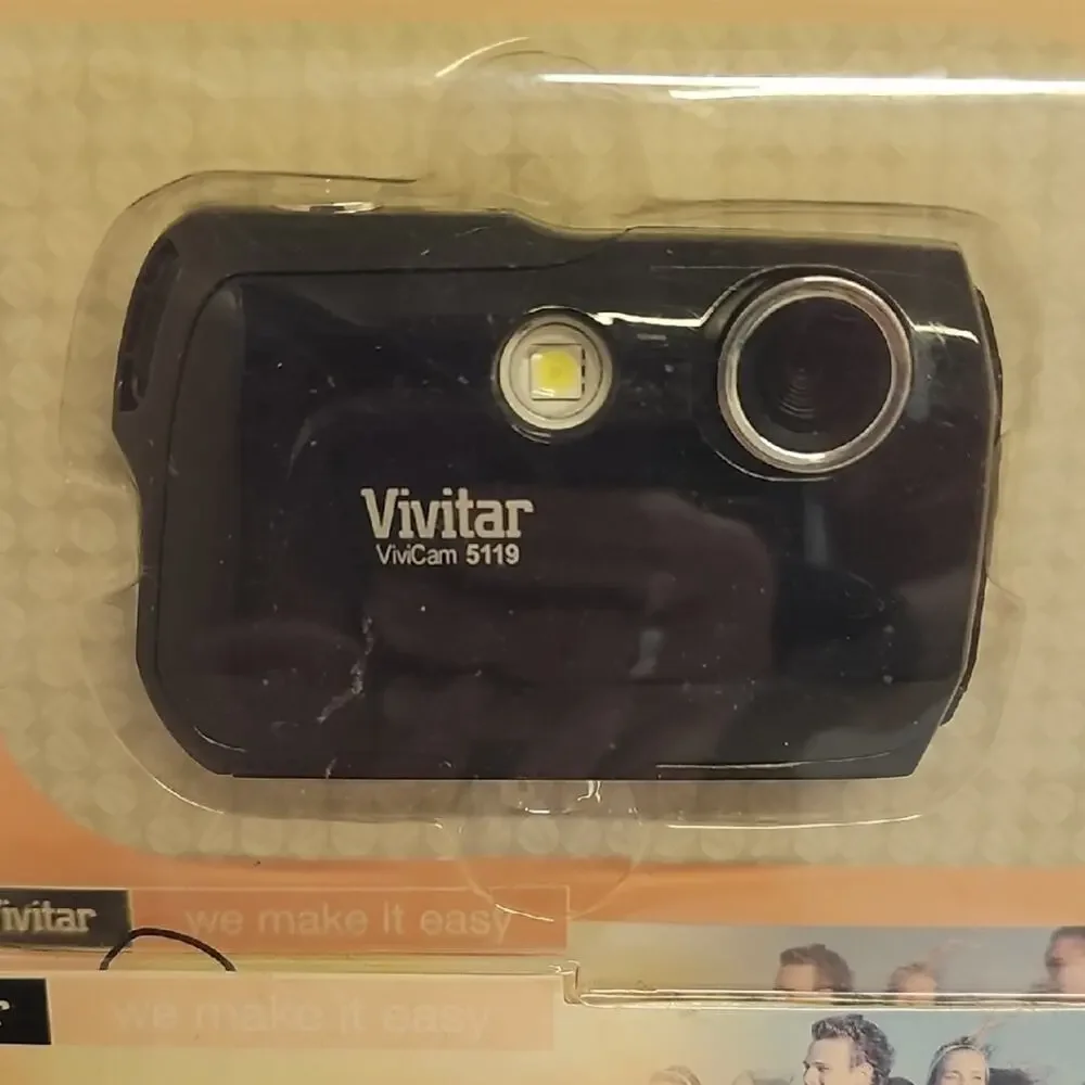 Vivitar Black Vivicam 5119 Digital Camera 5.1 MP 4X Digital Zoom View Screen NEW